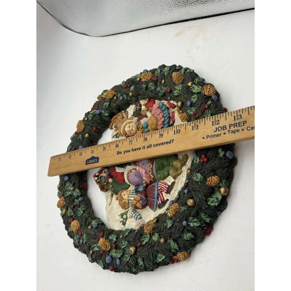 Vintage 12” Santa Wall Plaque Christmas Resin Wreath Kids Toys Taiwan